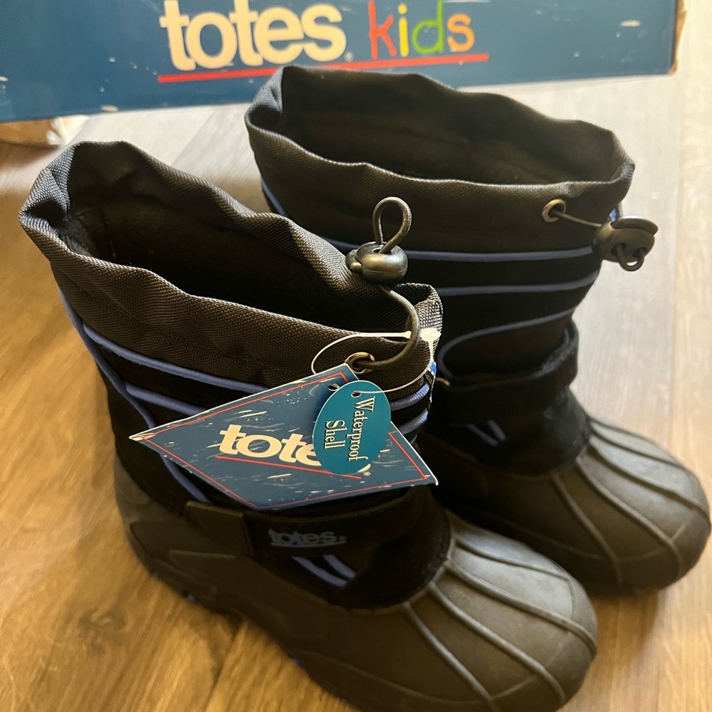 New NWT Totes Kids Todd Waterproof Shell Black Winter Boots Size US 3 Medium BOY